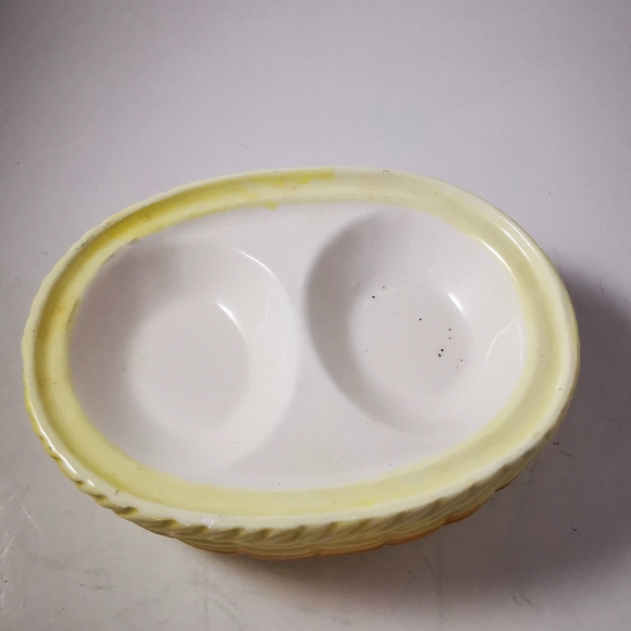 Vintage Ceramic Giftcraft Eggs on a Basket Salt and Pepper Shakers - Picture 6 of 16